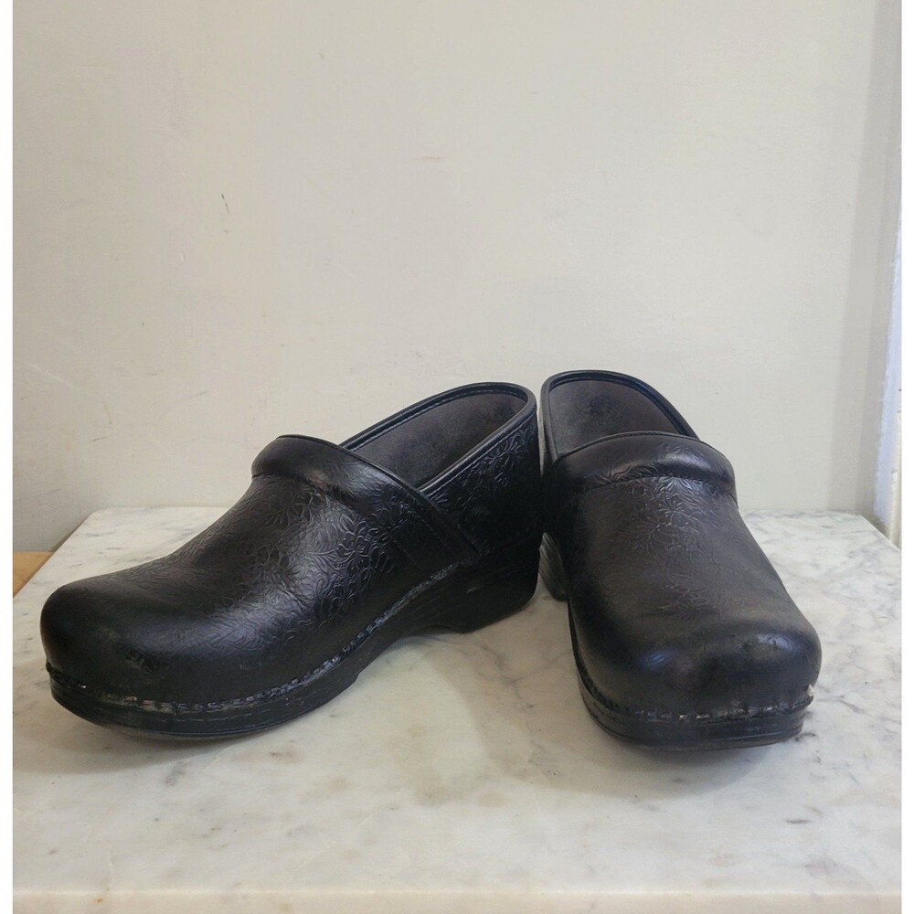 Dansko LT Pro black tooled leather floral clog  sz 41 10.5
